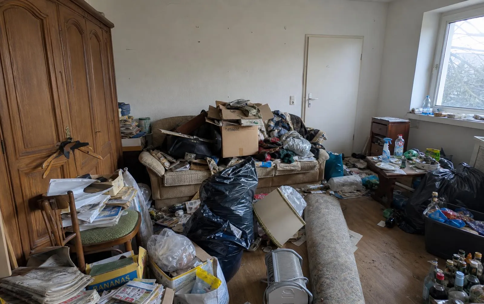 Vorher – vollgemüllte Wohnung